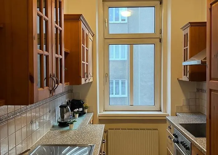 90 M2 Spacious With Free Parking